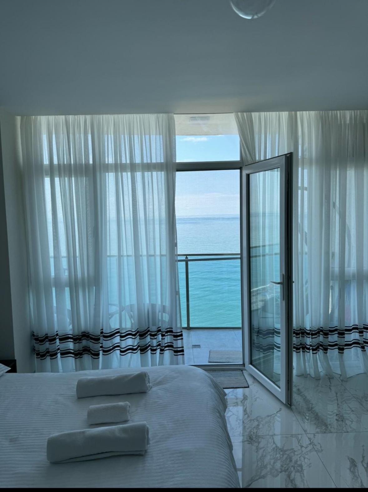 Sea Apartment Batumi Exterior photo